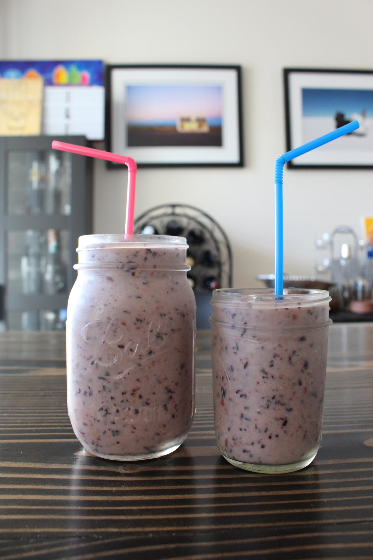 BREAKFAST: Banana Almond Berry Smoothie