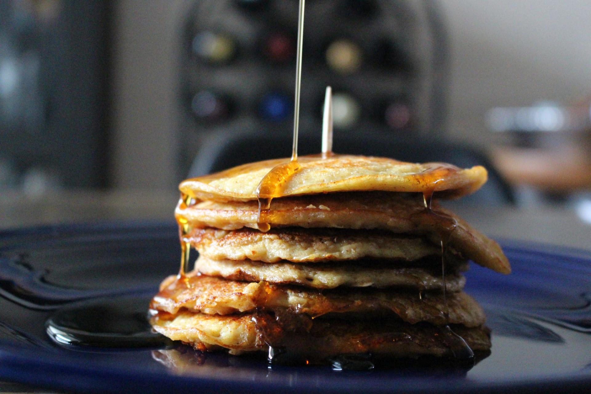 BREAKFAST: Pumpkin Spice Oatmeal Pancakes with Muuna